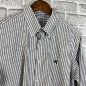 Brooks Brothers Regent Fit Light Gray Vertical Striped Button Down Shirt MEDIUM